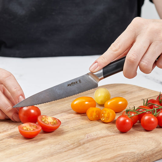 Serrated paring knife 11 cm/4.5 in