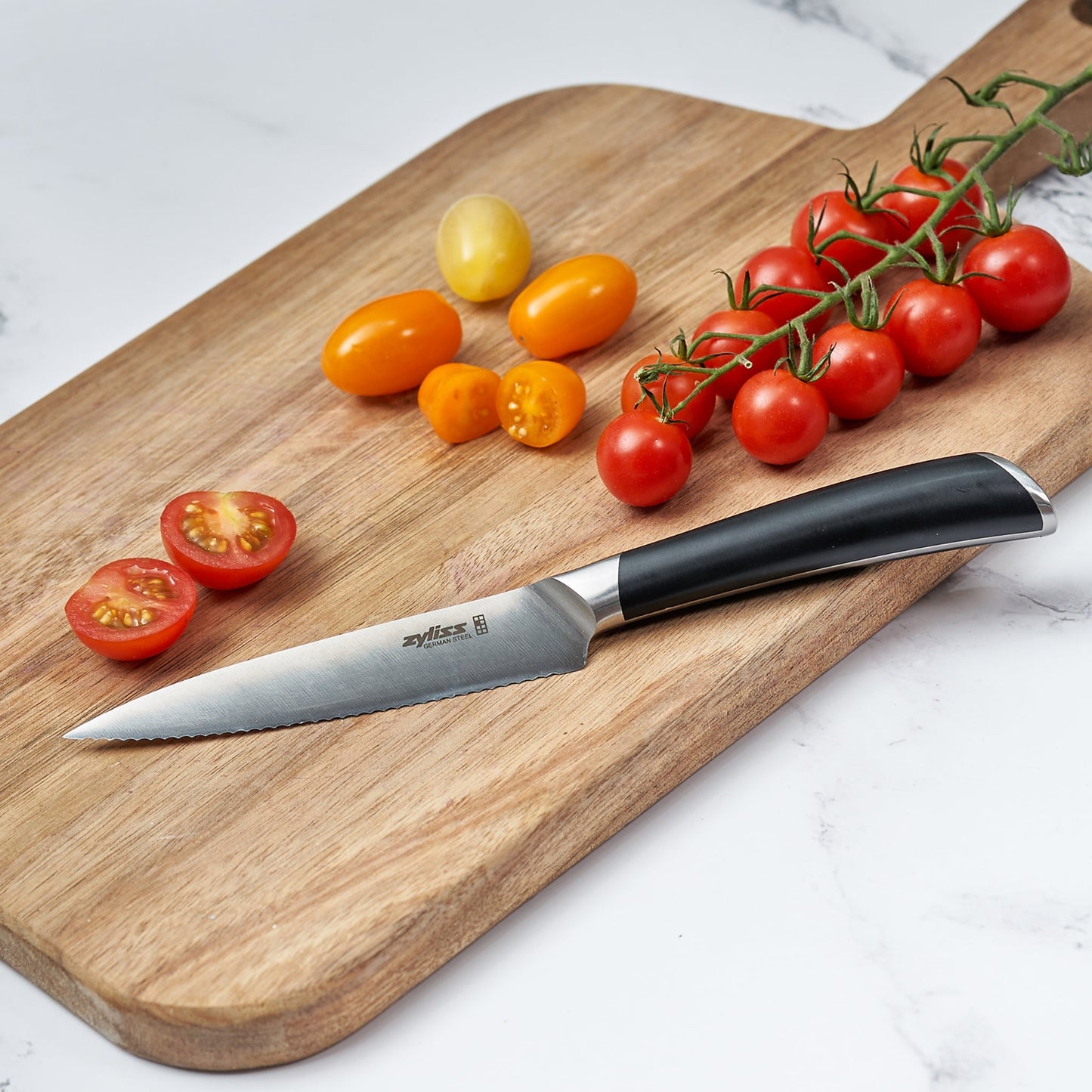 Serrated paring knife 11 cm/4.5 in